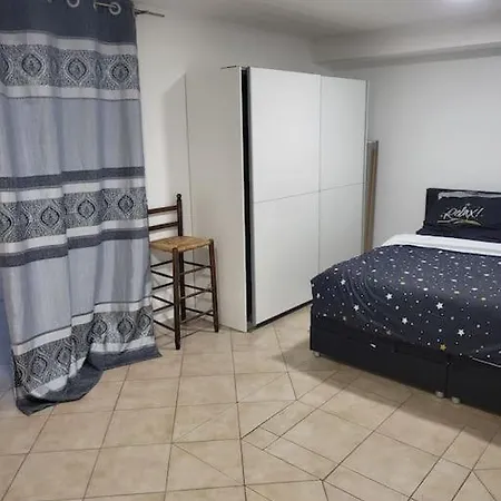 Schoene Unterkunft Mit Whirpool Nahe Phantasialand Appartement