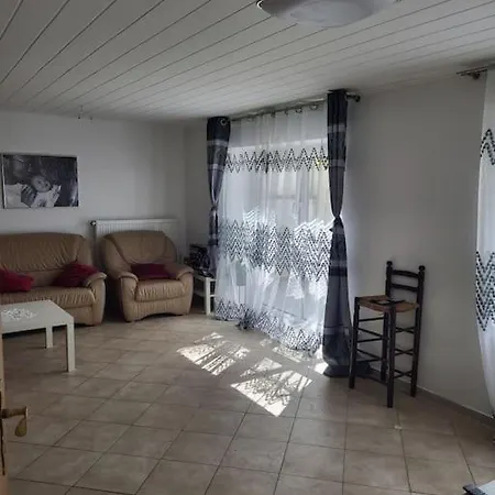 Schoene Unterkunft Mit Whirpool Nahe Phantasialand Appartement