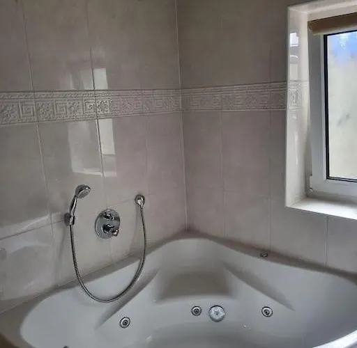 Schoene Unterkunft Mit Whirpool Nahe Phantasialand * 维勒斯威特